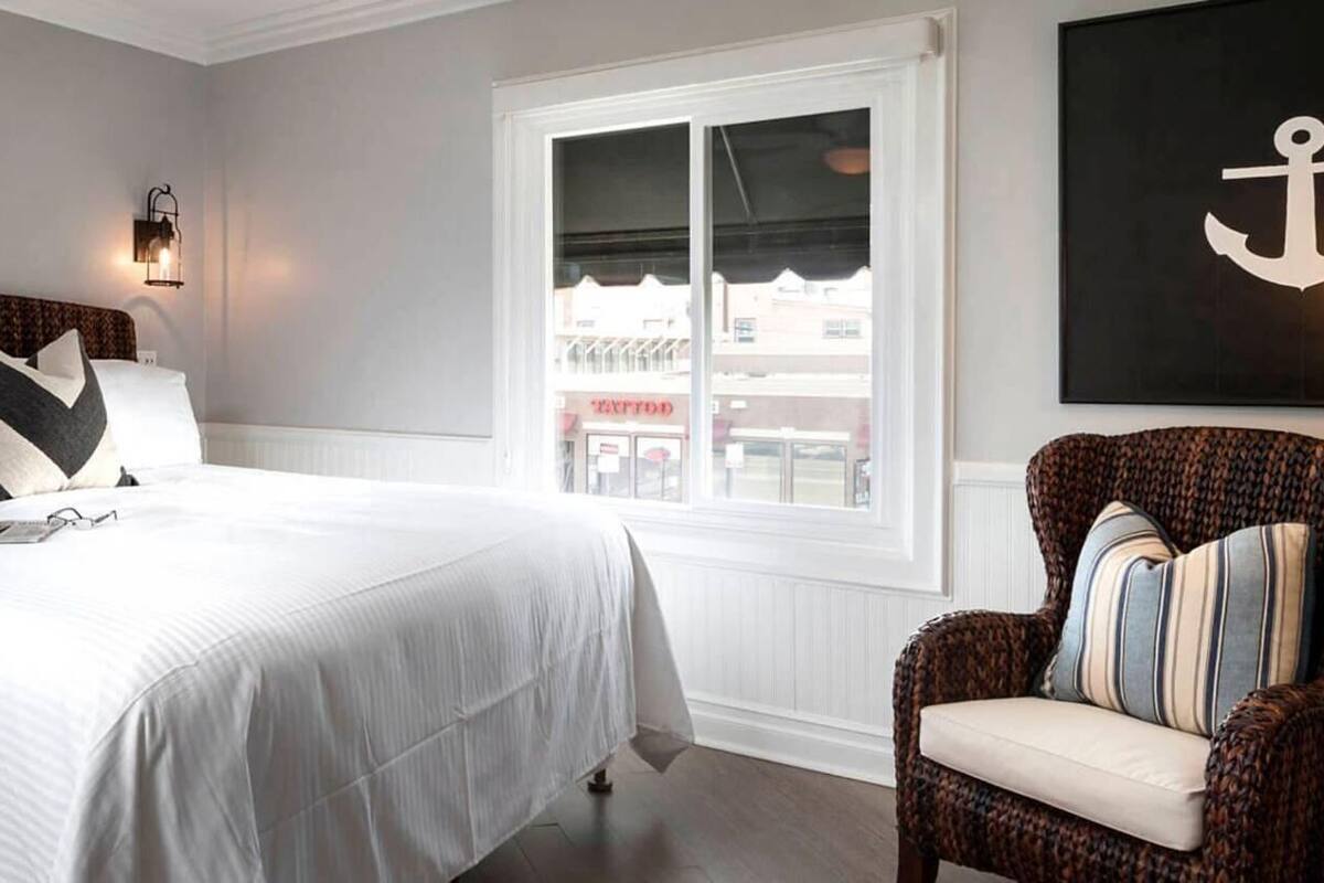 Roupas de cama premium, ferros/tábuas de passar roupa, Wi-Fi de cortesia