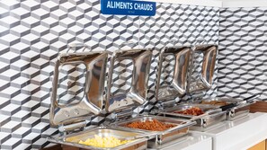 Esmorzar diari d'estil bufet gratuït