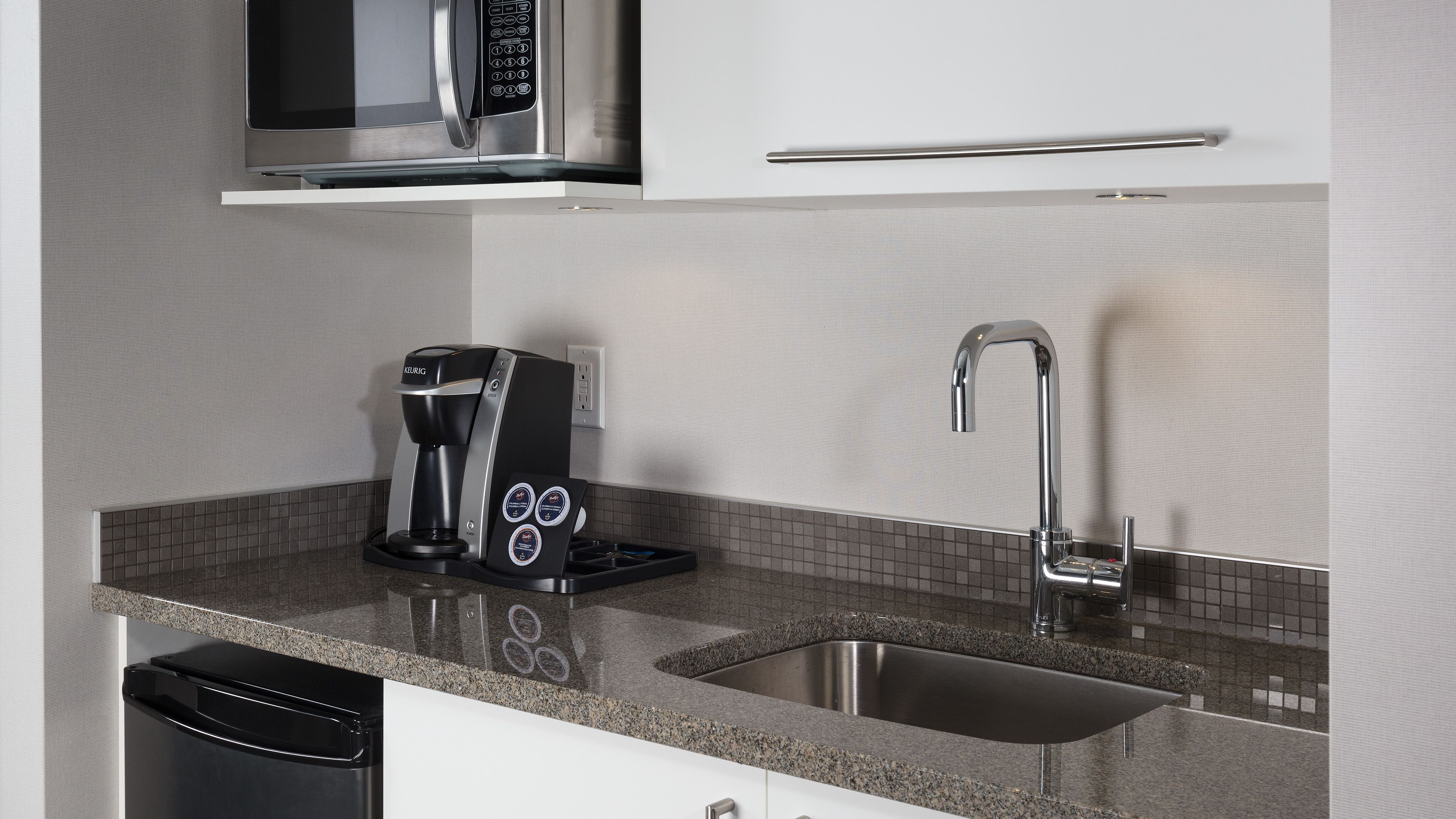 suite, 1 bedroom | private kitchen | fridge, microwave, coffee/tea maker