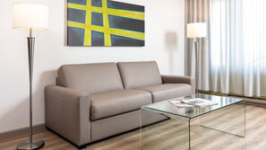 Suite, 1 Bedroom | Hypo-allergenic bedding, pillowtop beds, in-room safe, desk - Holiday Inn Express Quebec City - Sainte Foy by IHG (Québec City)