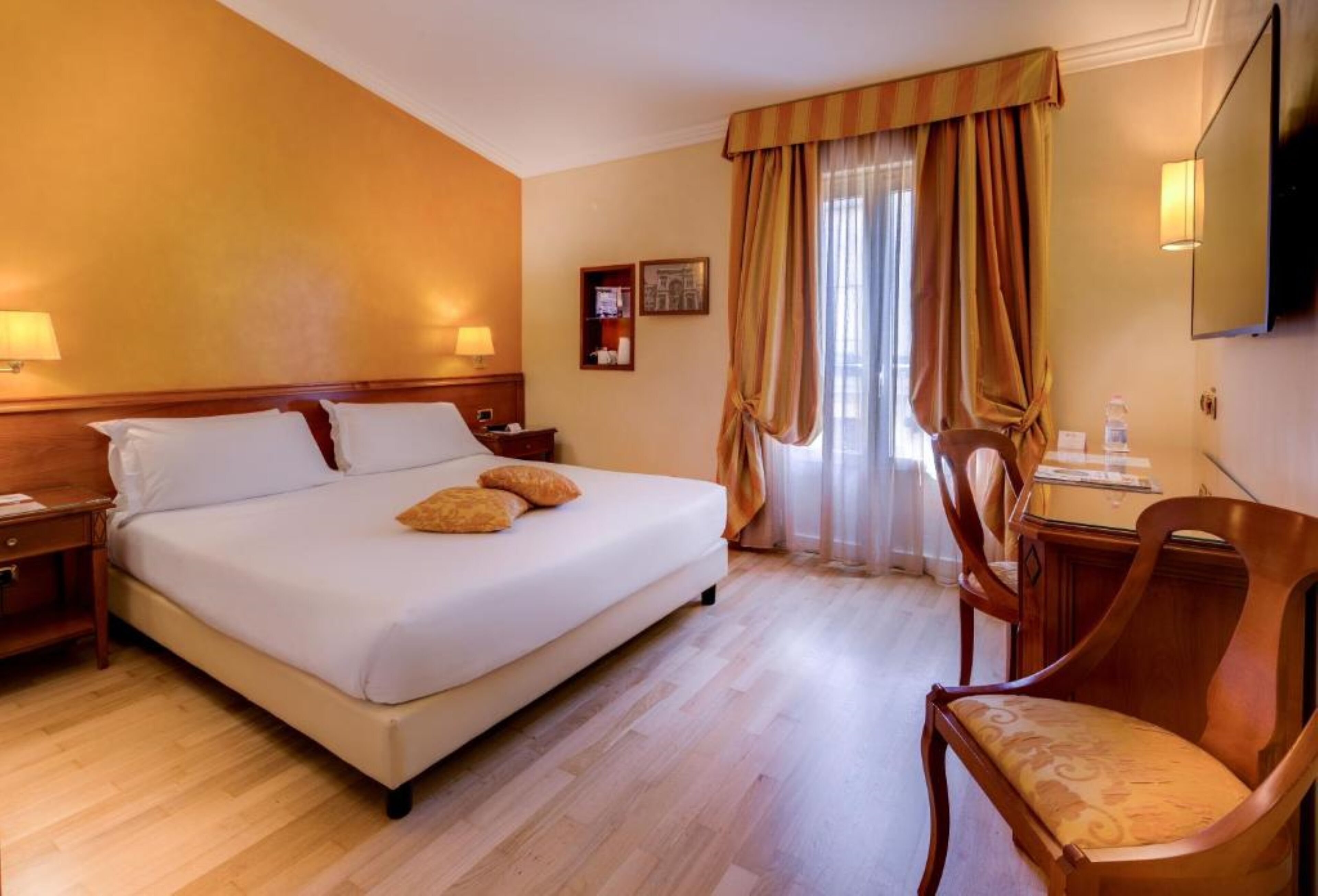 Hypo-allergenic bedding, minibar, in-room safe, individually decorated