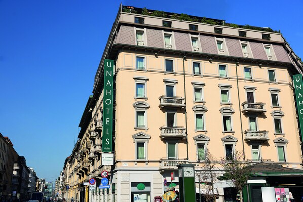 A multi-story hotel with a classic architectural design, featuring balconies and a prominent signage for 'UNAHOTELS'. - UNA Hotels Galles Milano (Milan)