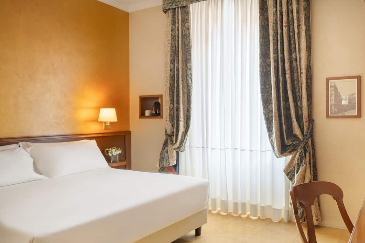 Literie hypoallergénique, minibar, coffres-forts dans les chambres