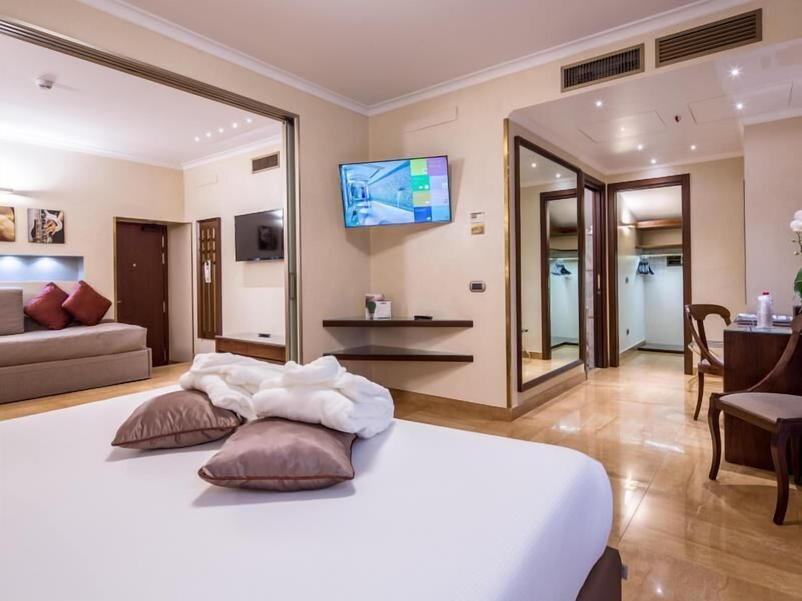 Hypo-allergenic bedding, minibar, in-room safe, individually decorated