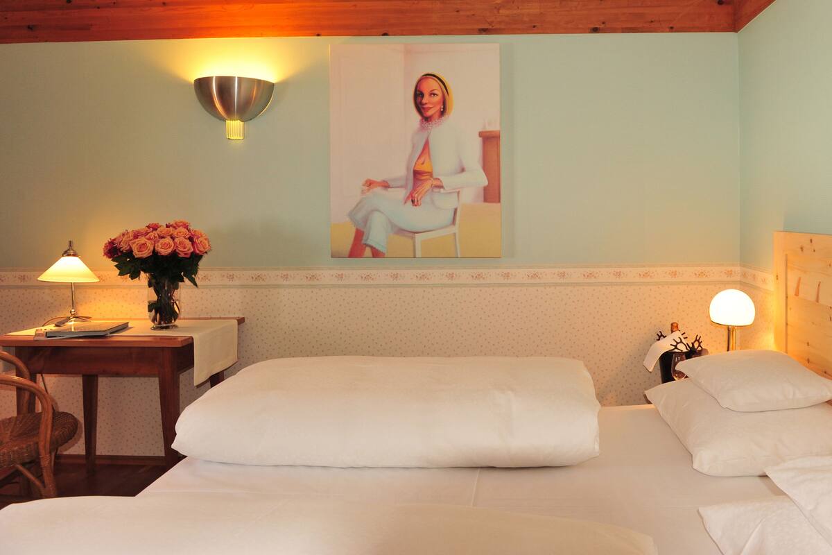 Doppelzimmer Superior | Allergikerbettwaren, Zimmersafe, individuell eingerichtet, Schreibtisch