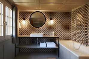 Double Room Superior 1755 | Bathroom | Combined shower/tub, free toiletries, hair dryer, bathrobes