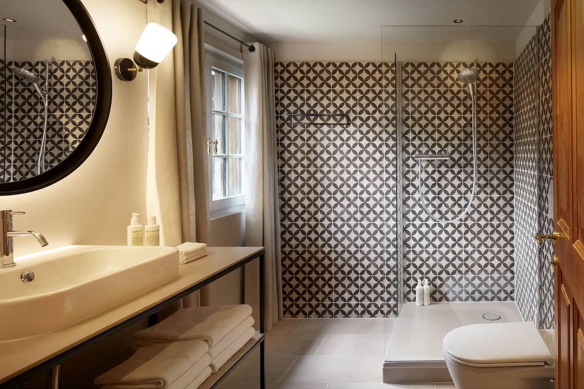 Doppelzimmer Superior 1755 | Allergikerbettwaren, Zimmersafe, individuell eingerichtet, Schreibtisch