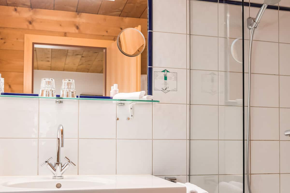 Apartment, 2 Schlafzimmer | Badezimmer | Duschwanne, kostenlose Toilettenartikel, Haartrockner, BademÀntel