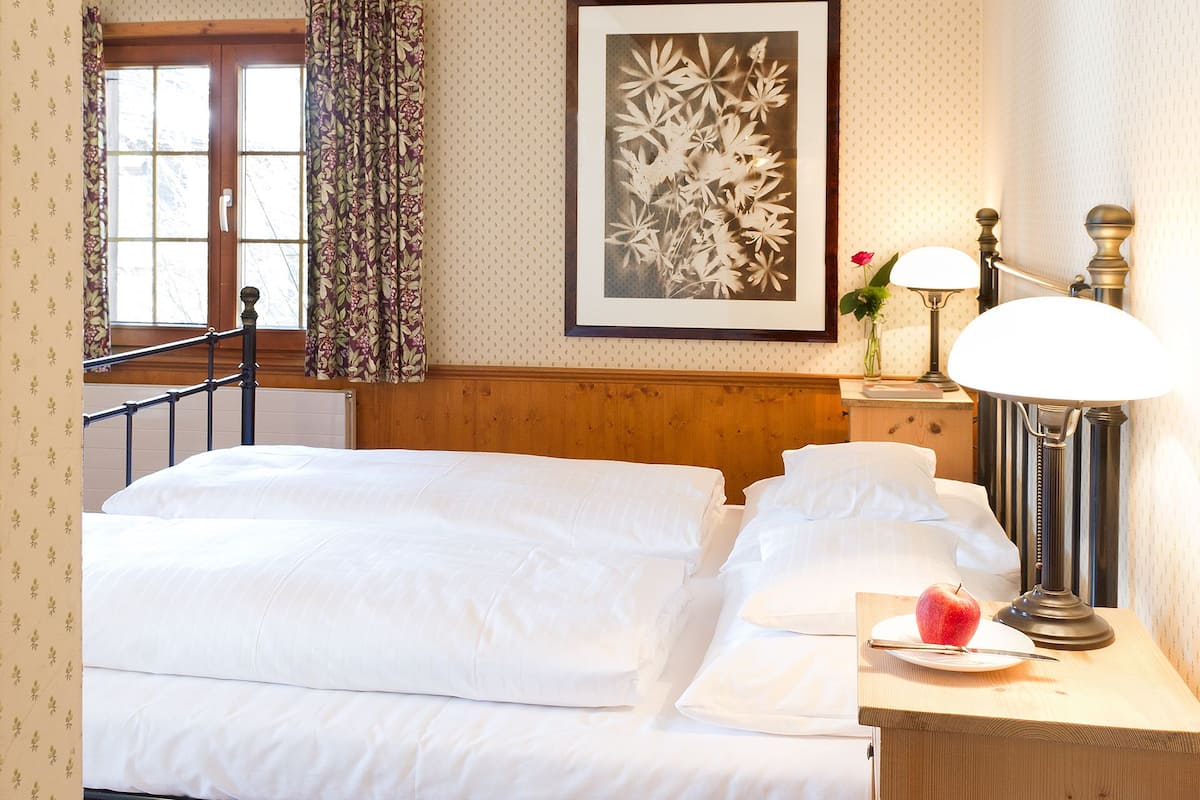 Forever Young | Hypo-allergenic bedding, in-room safe, individually furnished, desk