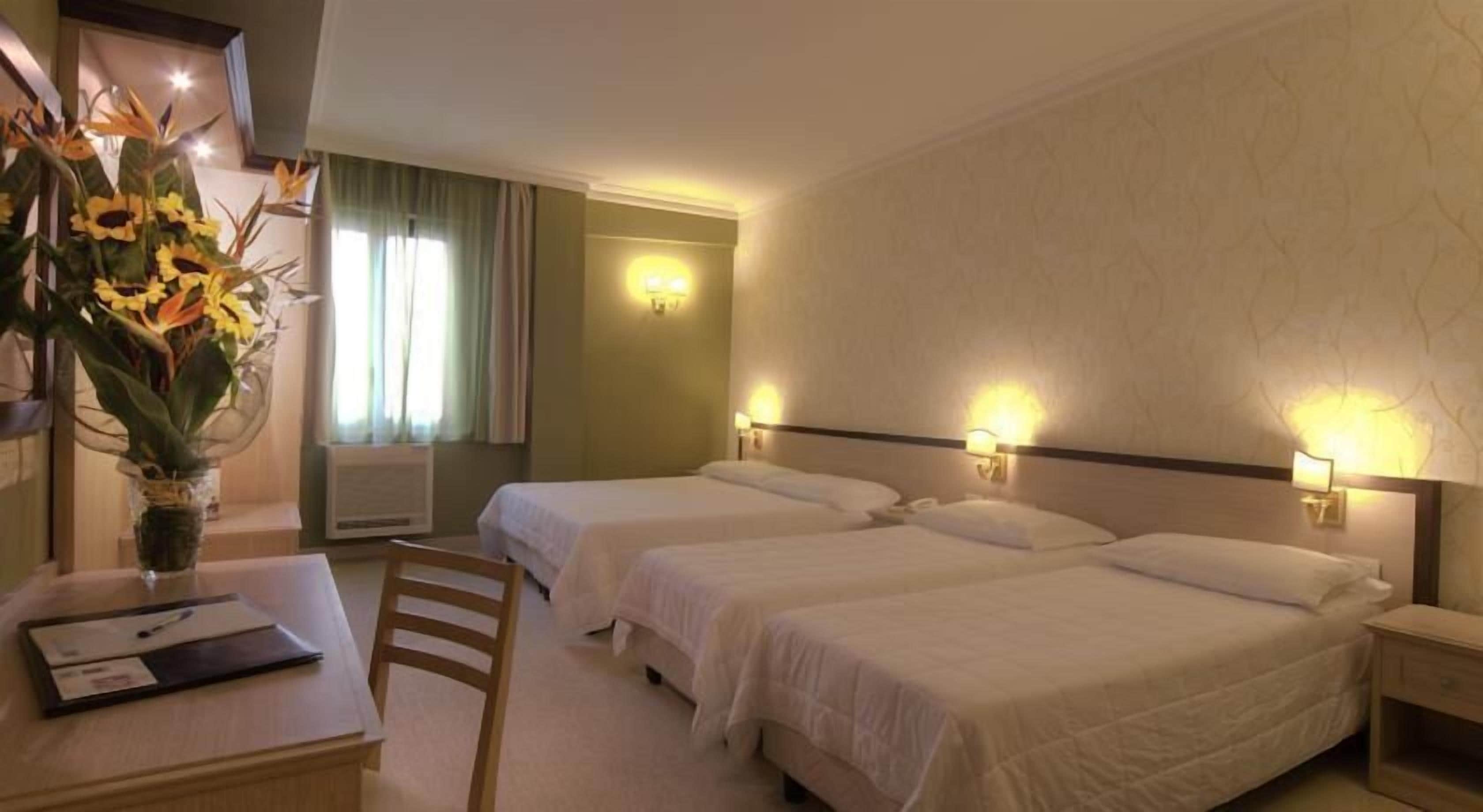 Minibar, in-room safe