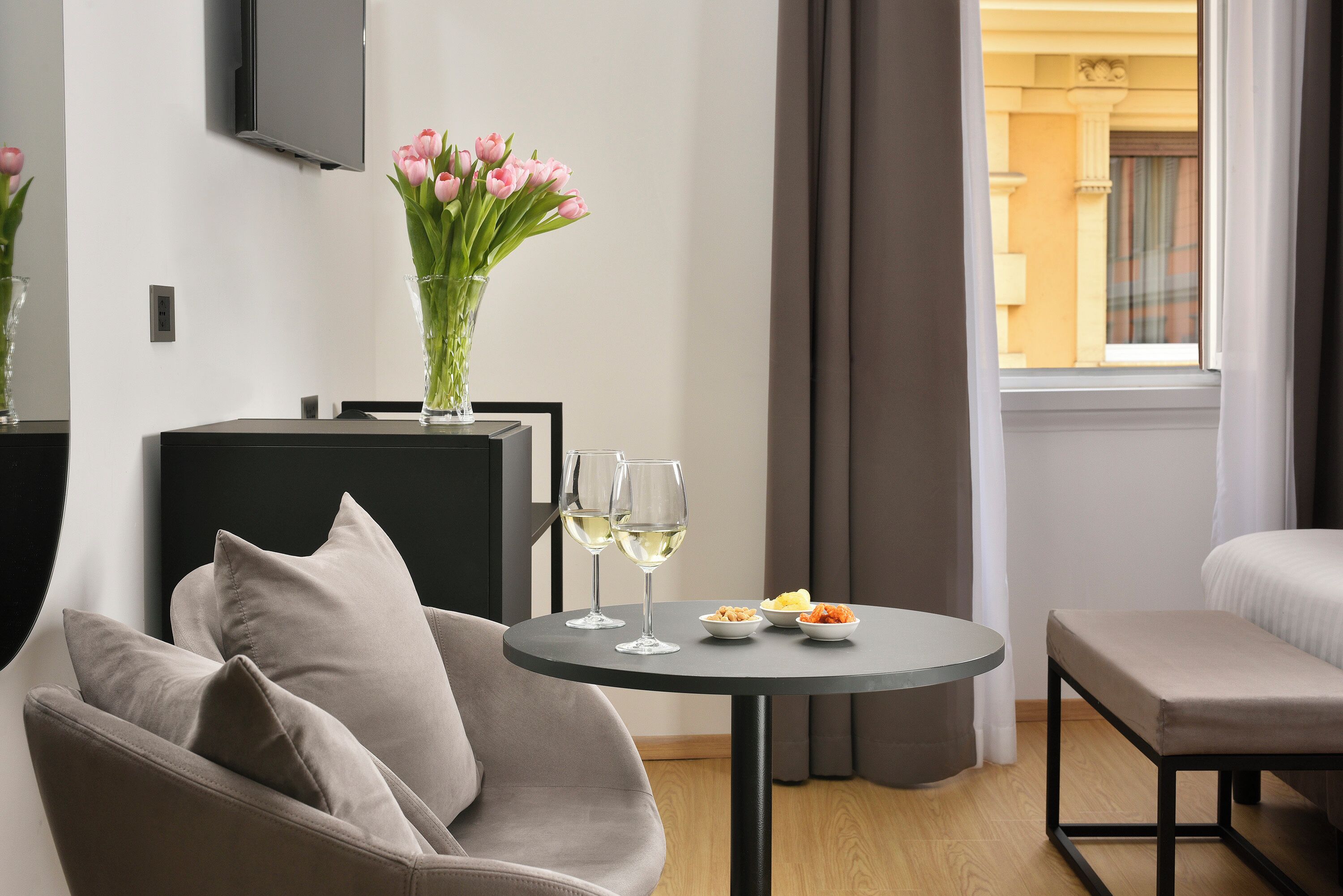 Habitación triple superior | Ropa de cama hipoalergénica y minibar 