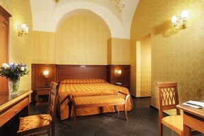 Superior tweepersoonskamer | Hypoallergeen beddengoed, een minibar, een kluis op de kamer