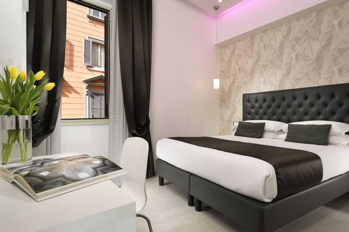 Hypo-allergenic bedding, minibar, in-room safe, soundproofing