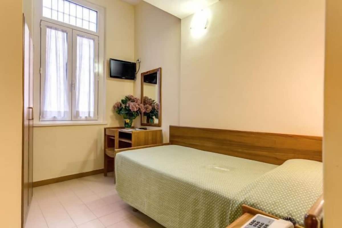 Desk, free cots/infant beds, free WiFi, bed sheets