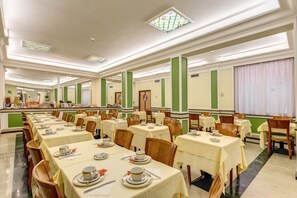 Daily buffet breakfast (EUR 5 per person) - Hotel Igea (Rome)