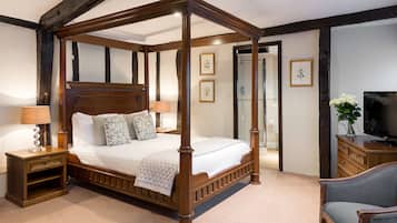 Quarto standard, 1 cama de casal, para não fumantes (Canopy Bed) | Roupas de cama premium, escrivaninha, ferros/tábuas de passar roupa