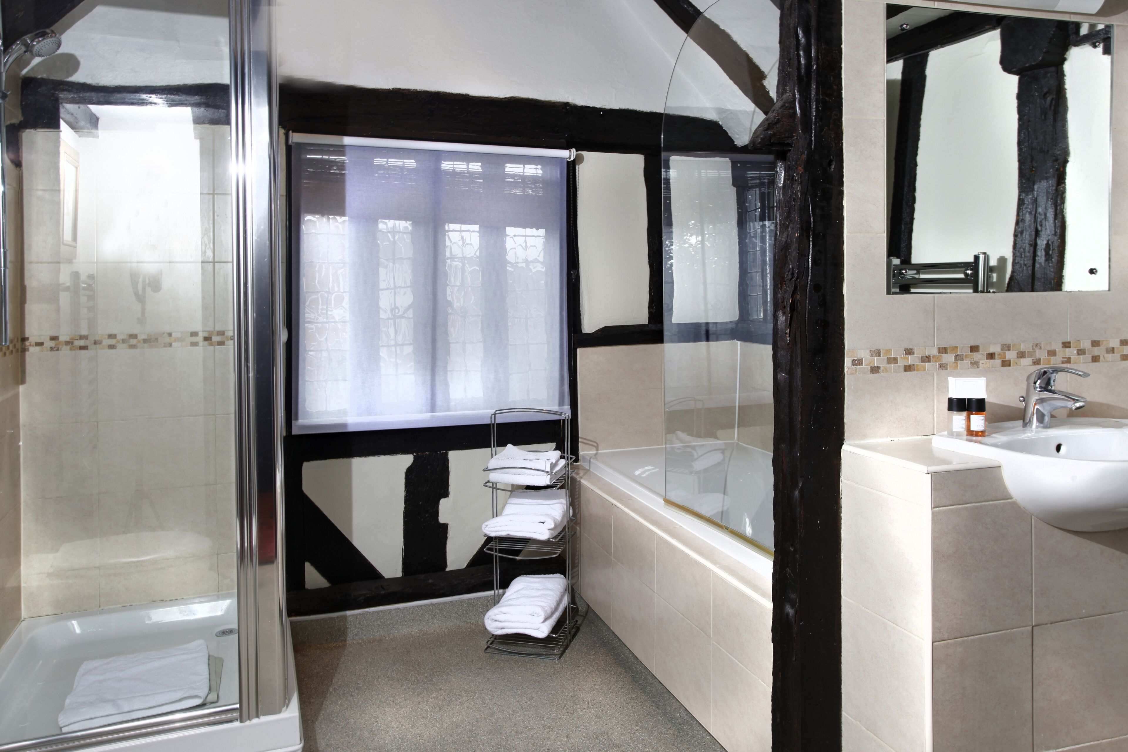 standard room, 1 double bed, non smoking (canopy bed) | bathroom | free toiletries, hair dryer, towels