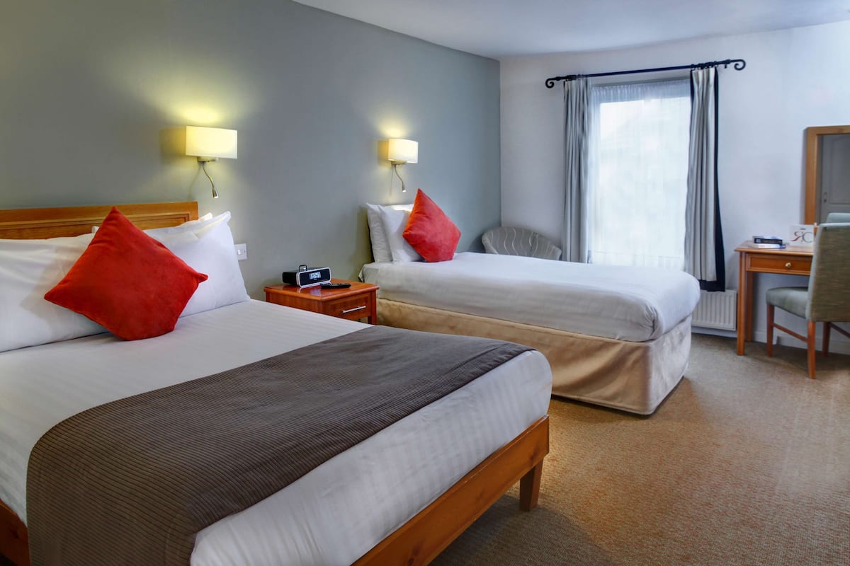 Family Room, Multiple Beds, Non Smoking | Premium bedding, desk, iron/ironing board, free WiFi