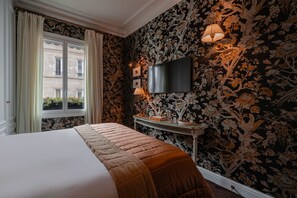 Premium bedding, minibar, in-room safe, individually decorated - Hôtel de Buci (Paris)