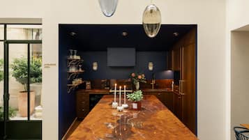 Desayuno buffet (EUR 25 por persona)