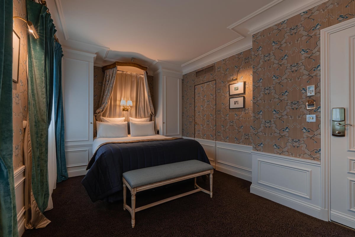 Privilege Room | Premium bedding, minibar, in-room safe, individually decorated