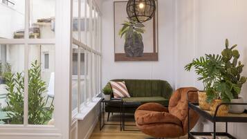 Coin salon dans le hall