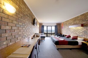 Standard Room, Ocean View | Desk, iron/ironing board, free WiFi, bed sheets - Kangaroo Island Seaside Inn (Kingscote)