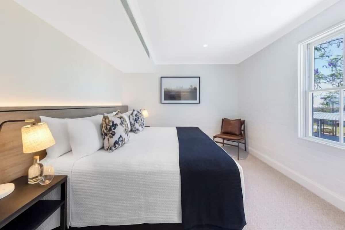 Minibar, in-room safe, iron/ironing board, free WiFi