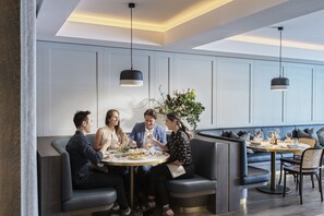 Breakfast, lunch and dinner served - Spicers Guesthouse (Pokolbin)