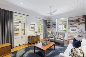 Télévision LCD, station d'accueil iPod