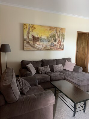 Standard Suite, 2 Bedrooms | Desk, iron/ironing board, free WiFi, bed sheets - Federation Motel Resort (Corowa)