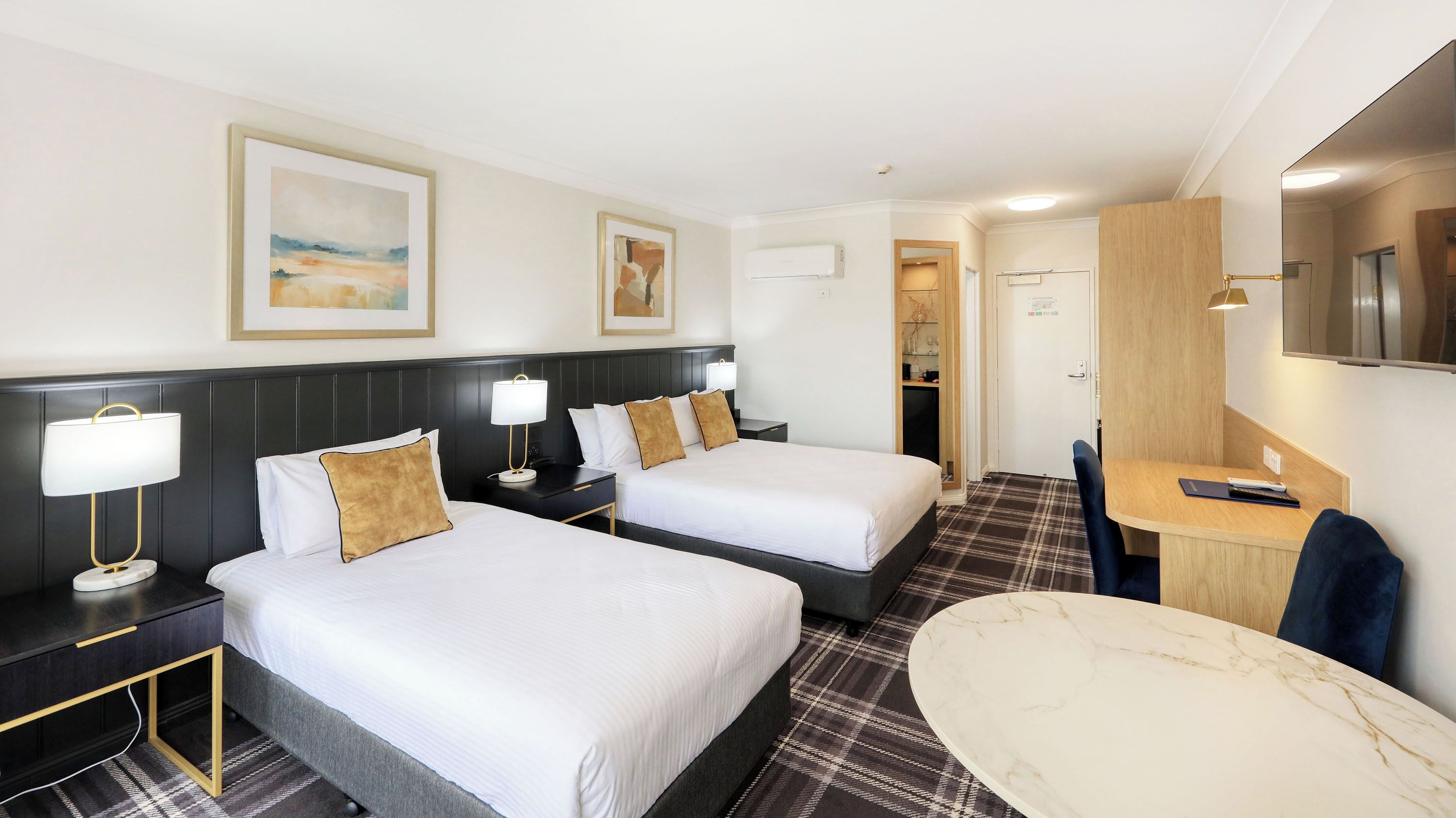 Family Suite, 2 Bedrooms, Non Smoking, Balcony (Family Unit)