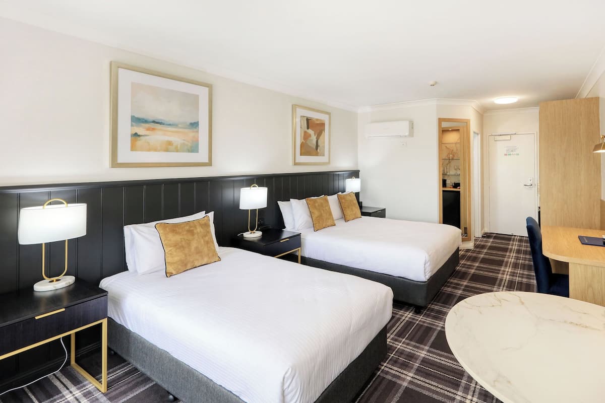 Family Suite, 2 Bedrooms, Non Smoking, Balcony (Family Unit)