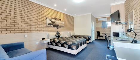 Standard Room | Desk, laptop workspace, iron/ironing board, free WiFi