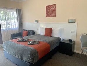 Kamar Deluks, 1 Tempat Tidur Queen, Bebas Asap Rokok | Seprai premium, meja kerja, setrika/meja setrika, dan Wi-Fi gratis