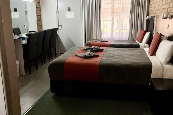 Family, 1 Queen, 2 Singles | Premium bedding, desk, iron/ironing board, free WiFi