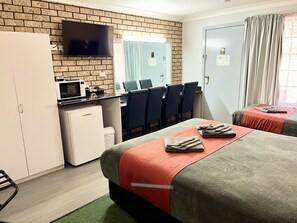 Premium bedding, desk, iron/ironing board, free WiFi