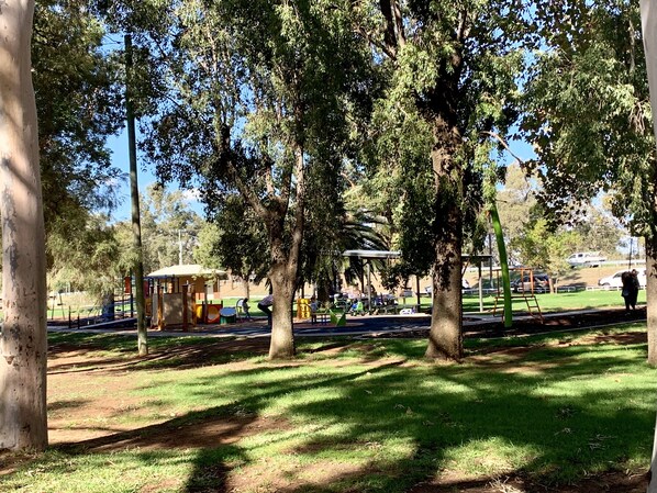 Zona de juegos infantil al aire libre