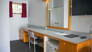 Deluxe Suite, 1 Bedroom, Non Smoking | Living area