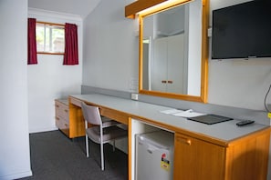 Deluxe-Suite, 1 Schlafzimmer, Nichtraucher | Wohnbereich | Fernseher