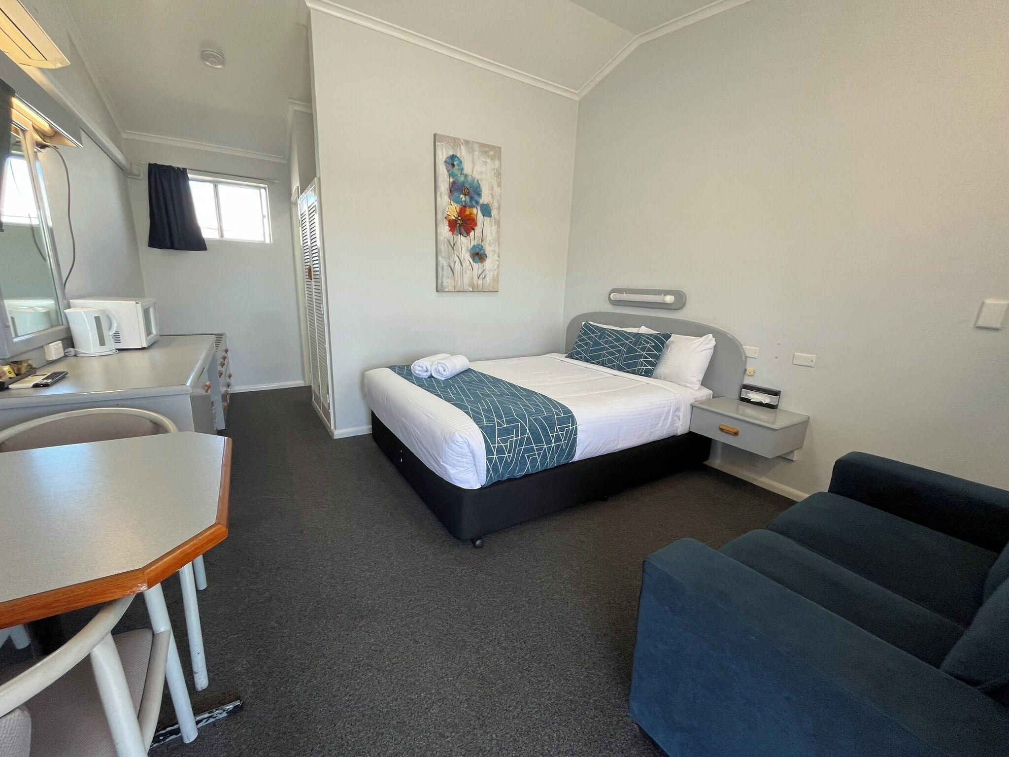 Suite Standar, 1 kamar tidur, Bebas Asap Rokok (Queen Standard) | Seprai premium, meja kerja, dan ruang kerja ramah laptop