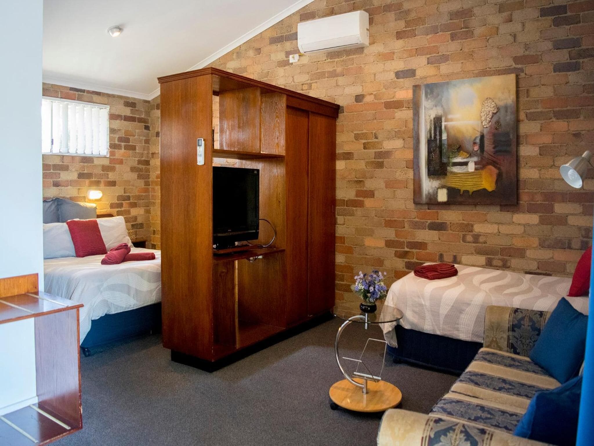 高級寝具、デスク、  アイロン / アイロン台、WiFi (無料)