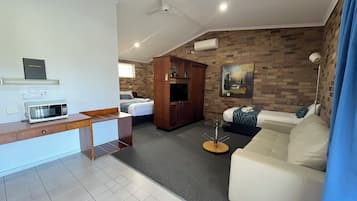 Executive Suite, 1 Bedroom, Non Smoking, Jetted Tub | Premium bedding, desk, laptop workspace, iron/ironing board