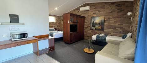 Suite – executive, 1 soverom, ikke-røyk, massasjebadekar | Sengetøy av topp kvalitet, skrivebord og skrivebord for bærbar PC