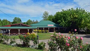 A building with a green roof and a sign that reads "Steakhouse."