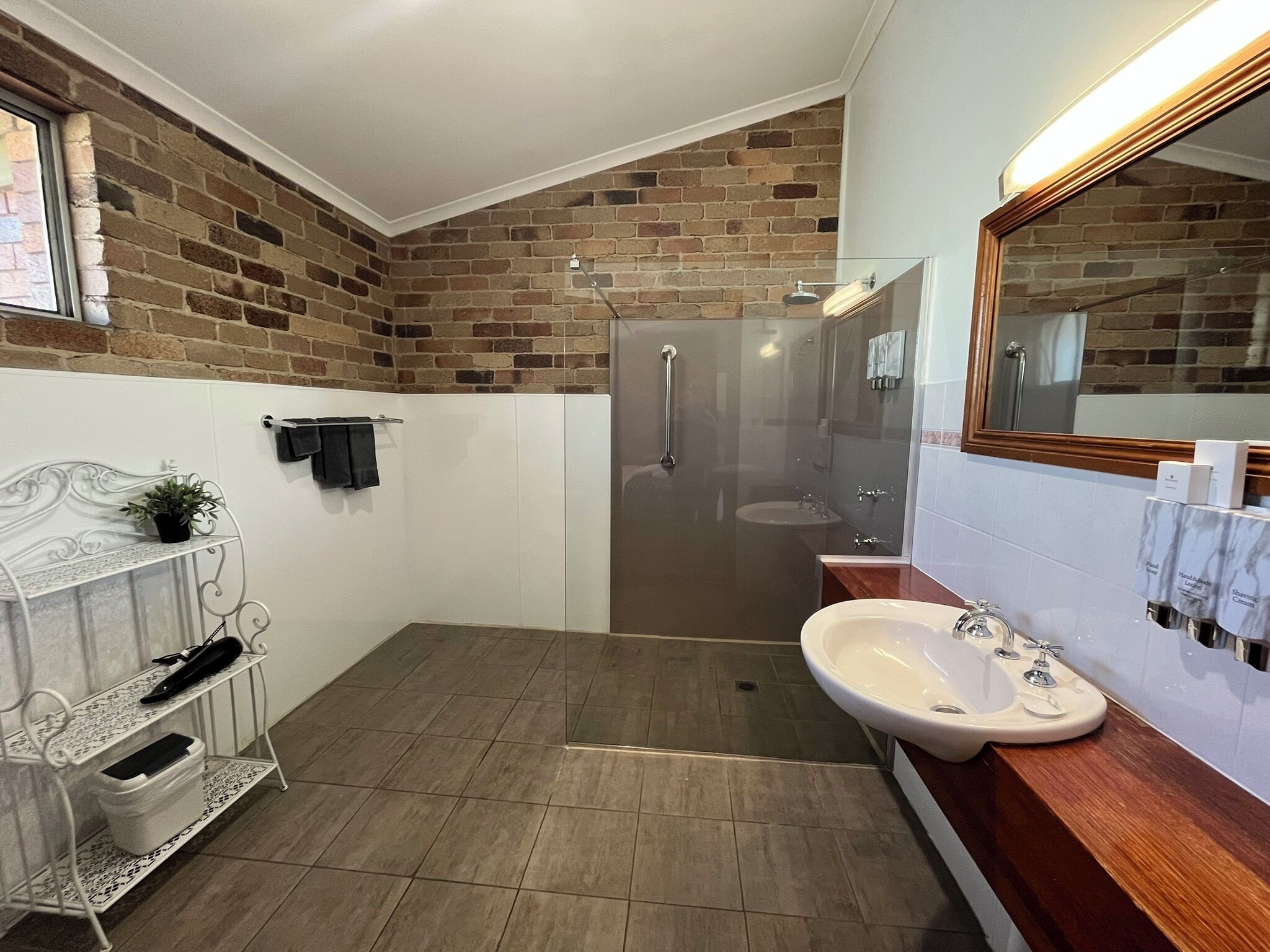 Executive Suite, 1 Bedroom, Non Smoking | Bathroom