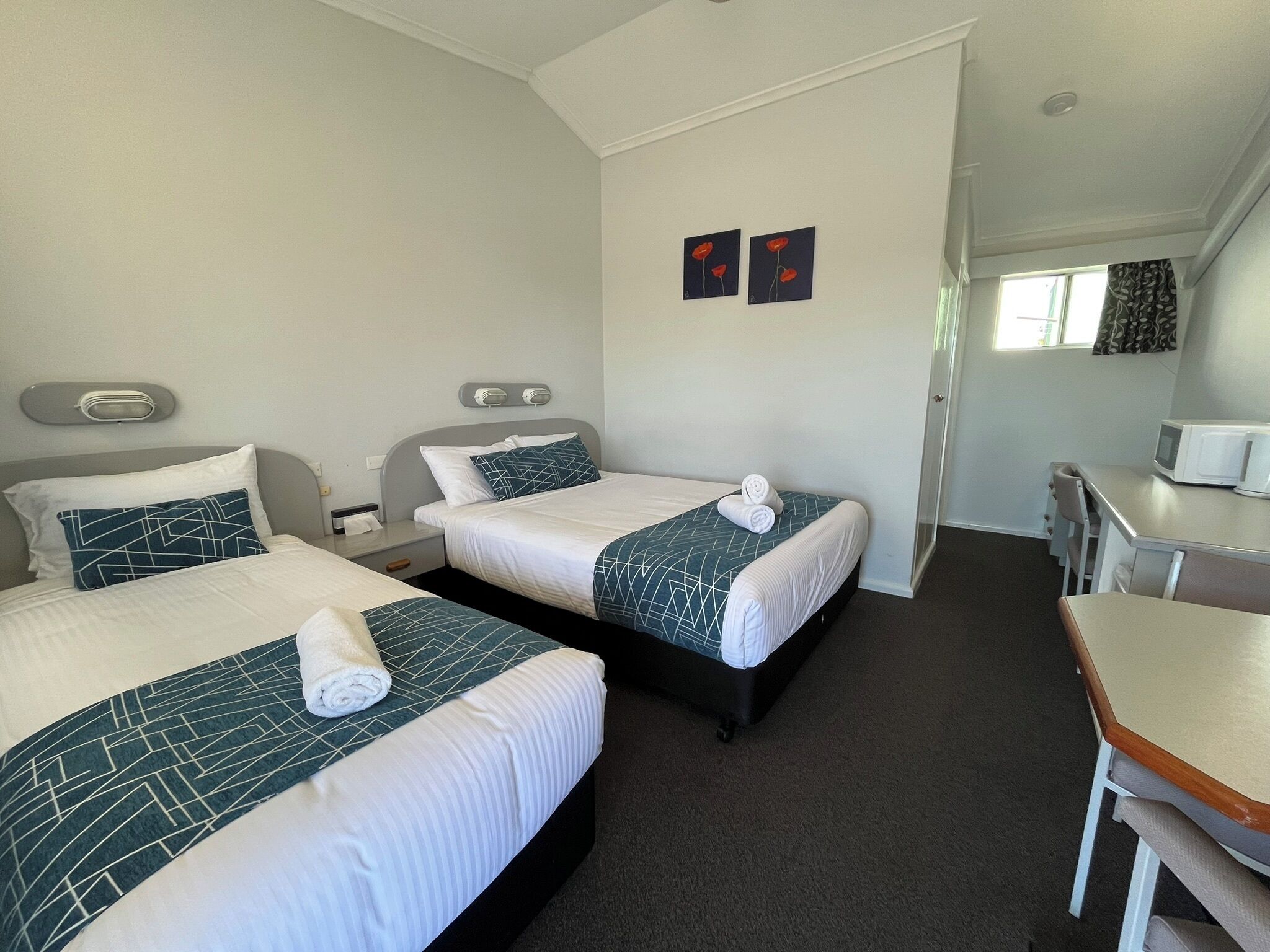 Suite Standar, 1 kamar tidur, Bebas Asap Rokok (Twin Room) | Seprai premium, meja kerja, dan ruang kerja ramah laptop