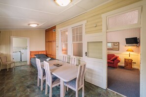 Appartement, 2 slaapkamers (Self Contained) | Woonruimte | Televisie