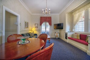 Two Bedrooms Apartment (Spa Bath) | Desk, laptop workspace, iron/ironing board, free WiFi - Fitzroy Motor Inn Grafton (Grafton)