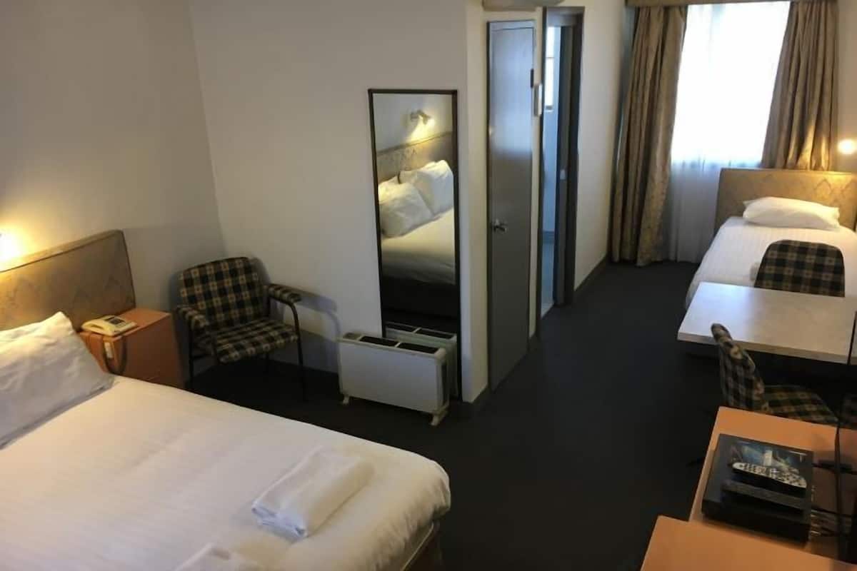 Iron/ironing board, free WiFi, bed sheets